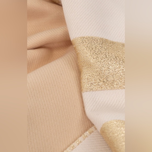 BURBERRY Scarf with glitter thread - Picture 6 of 7